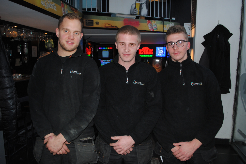 Maxime Mestr&eacute;e (midden) en het Sani-Lux-team