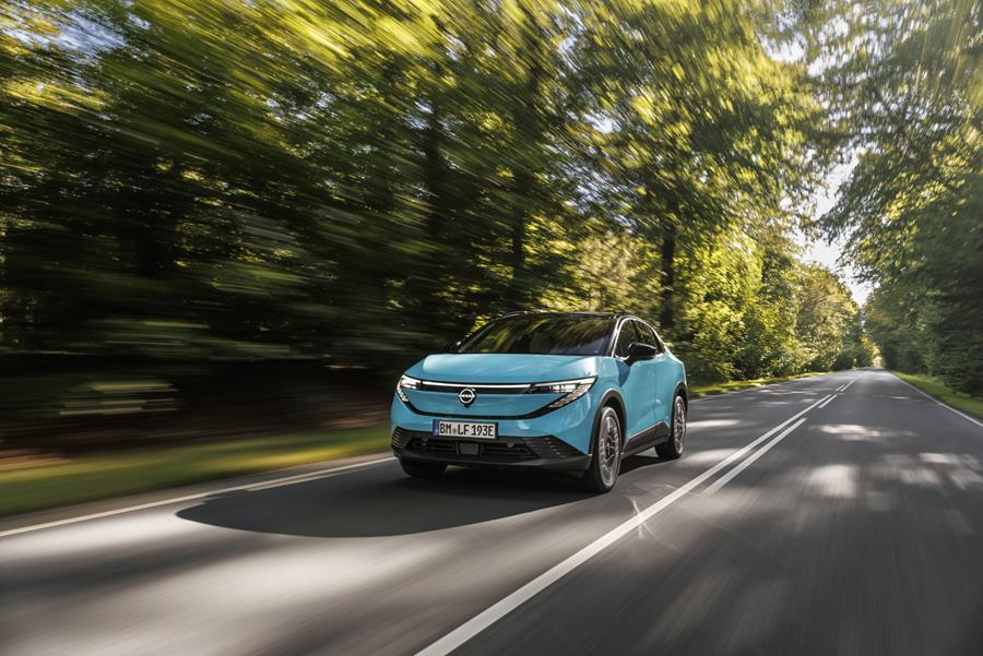 De derde generatie Nissan LEAF biedt volgens het merk een rijbereik tot 623 km, tegenover maximaal 175 km voor de eerste generatie die in 2010 mee aan de basis lag van Nissans elektrificatiestrategie in Europa