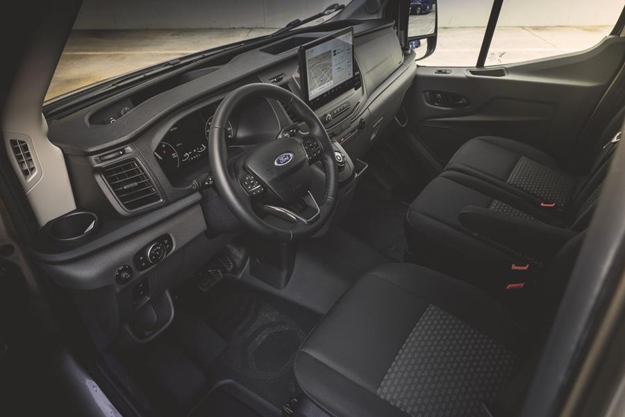 Le système de communication et d'information SYNC4 offre une puissance de traitement deux fois supérieure à celle de la version précédente SYNC3. SYNC4 offre également une commande vocale améliorée et intègre Amazon Alexa, qui permet aux conducteurs de recevoir en permanence des messages vocaux informatifs