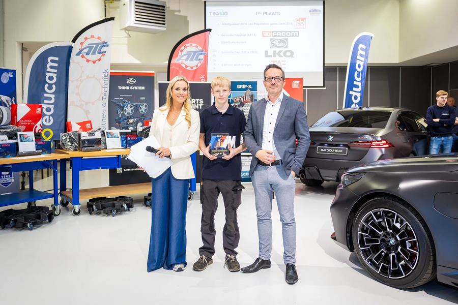 Foto, van links naar rechts: Virginie Claes , Jarne Heylen, Tom Troch (BMW)